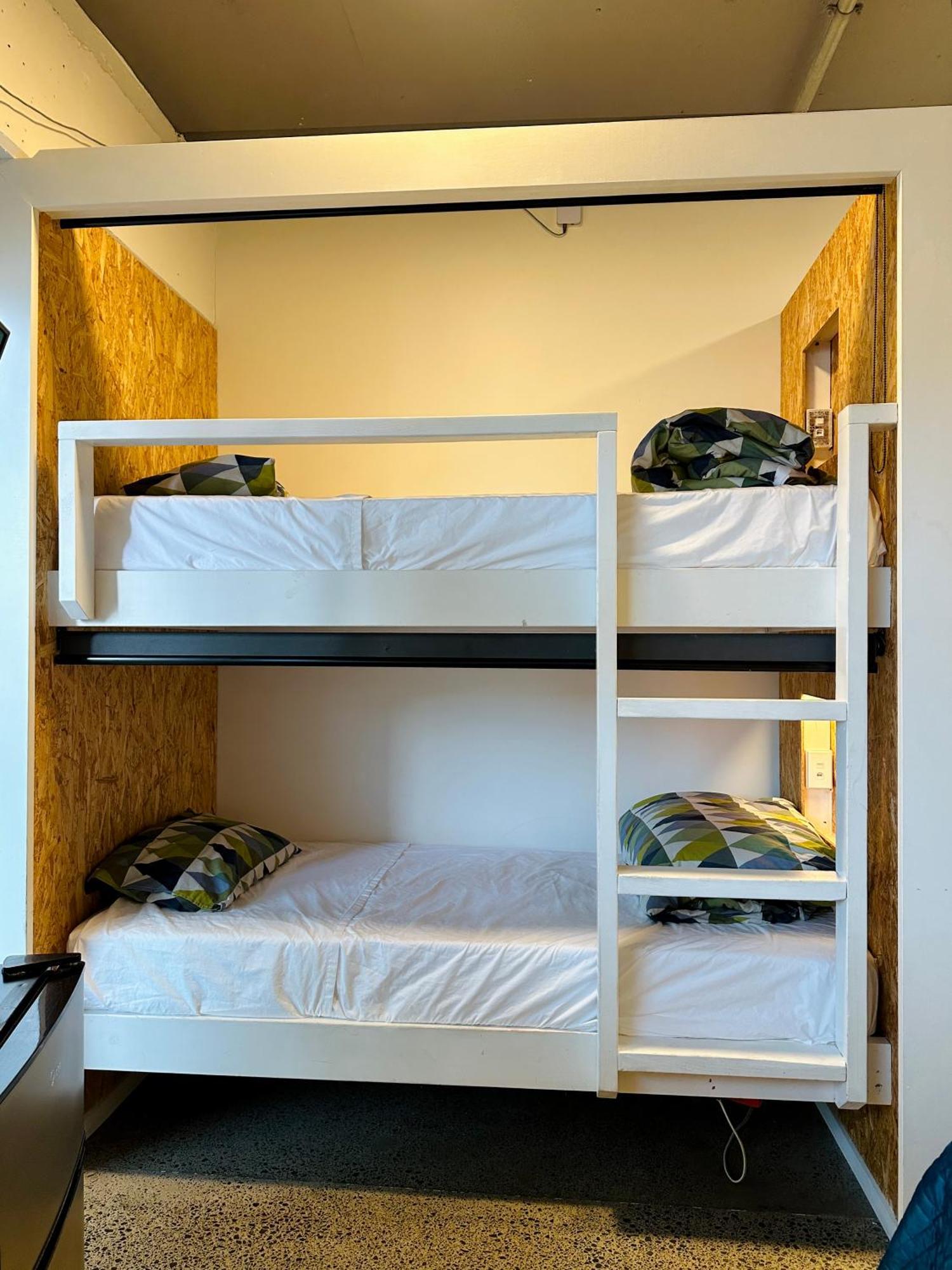 Tmacs Auckland Hostel Exterior photo